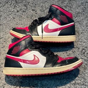 Jordan 1 mid